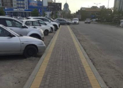 В Астрахани на улице Бакинской обновляют тротуары