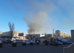 Под Астраханью в селе Кулаковка горит 800 квадратных метров камыша