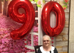90-летняя астраханка в день своего юбилея принимала поздравления от президента и губернатора 