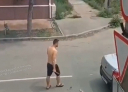 Астраханцы, используя подручные средства, задержали мужчину с ножом 