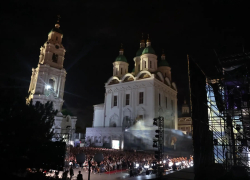 В Астраханском кремле оживили легендарную сказку, люди парили в воздухе