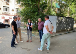 В Астрахани осушили затопленный подъезд многострадальной пятиэтажки 