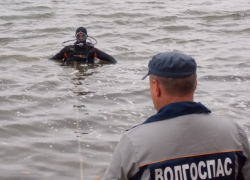 В Астрахани спасатели ищут двух утонувших мужчин 