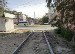 Власти Астрахани начали ремонтировать дворы 