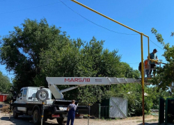 В Астрахани пенсионерам помогли отремонтировать газовую трубу