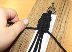 Бойцы СВО получили от астраханских детей браслеты для выживания