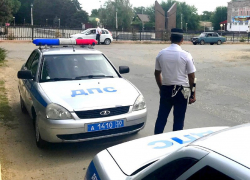 В Астрахани поймали водителя, опасно перевозившего пассажира