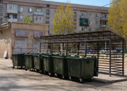 Астраханцев попросили бережно относиться к новым евроконтейнерам