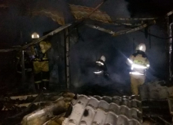 В Астрахани на пожаре пострадал человек