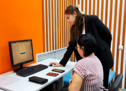 Сокращенным астраханцам посоветовали скорее обращаться в службу занятости