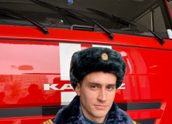 Астраханец спас двух людей из горящей квартиры 