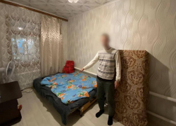 Астраханец оформил кредиты на спящую мать ради игры в казино