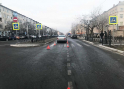 На оживлённой улице в Астрахани сбили 14-летнюю девочку