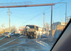 В Астрахани в микрорайоне Бабаевского сгорел автобус