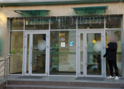 В Астрахани уволенный сотрудник кафе-бара хитроумно воровал деньги с бывшего места работы