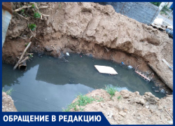 В Астрахани у подъезда многоэтажки образовалось фекальное озеро