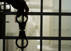 В Астраханской области экс-полицейских приговорили к 7 годам за крупную взятку