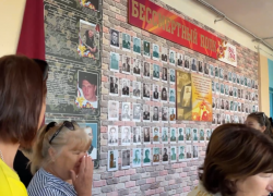 Под Астраханью открыли мемориальную доску погибшим в СВО 