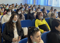 Астраханским мамам устроили экскурсию в новый корпус перинатального центра