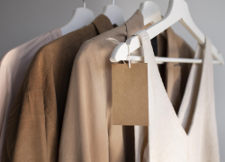 Гости из другого региона похитили из магазина в Астрахани одежду на 50000 рублей