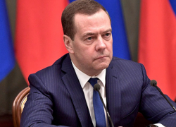 Зачем Дмитрий Медведев летит в Астрахань