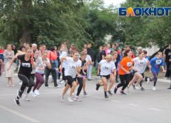 В Астрахани прошла легкоатлетическая эстафета, приуроченная ко Дню города 