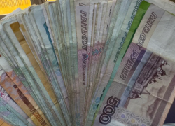 Астраханец стал дроппером и заманивал в преступную схему других людей