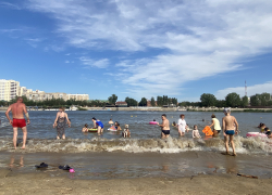 Гости из Беларуси оценили астраханский пляж 