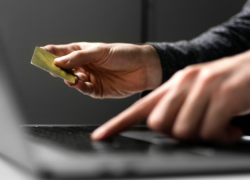 Астраханка потеряла более 170 тысяч рублей из-за действий NFT-мошенников