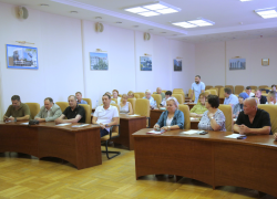 В Астрахани высоко оценили качество дорожных работ и указали на нехватку деревьев