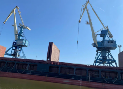 В Астрахани погиб рабочий плавучего крана: устанавливаются причины случившегося