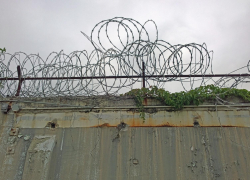 В Астрахани мужчина склонил подростка к употреблению наркотиков