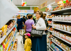 Сотрудники трёх астраханских больниц получили в дар более тонны продуктов