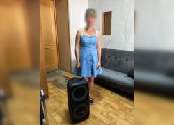 Подвыпившая астраханка украла из гостиничного комплекса музыкальную колонку