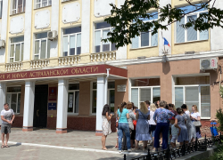 Астраханские мамочки сменили гнев на милость: с 1 сентября школьники не перейдут на онлайн-обучение