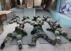 Лучше уметь и не нуждаться, чем нуждаться и не уметь: как жителей Астрахани учат на курсах НВП