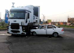 Четыре астраханца пострадали в ДТП с грузовиком 