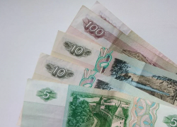 Астраханец попытался купить благосклонность пристава за 15 тысяч рублей