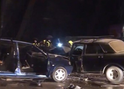 Беременная автоледи пострадала в лобовом столкновении под Астраханью 