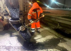 В Астрахани начался ямочный ремонт дорог и мостов