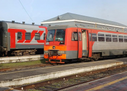 На севере Астраханской области временно перекроют железнодорожный переезд