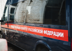 В Астрахани из окна выпала женщина