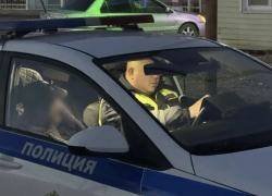 Под Астраханью участковый с росгвардейцем остановили опасного водителя