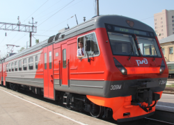 Работники локомотивных бригад пригородных поездов на ПривЖД получили 180 благодарностей от пассажиров в 2025 году