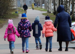 В мае астраханцы начнут получать новые выплаты на детей от 8 до 16 лет 