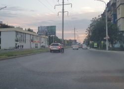 В День рыбака астраханец устроил беспредел на перекрестке улиц Николая Островского и Бэра