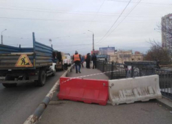 В Астрахани на мосту у Больших Исад рухнуло ограждение