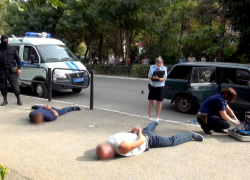 В Астрахани ОМОН и полиция задержали хитрых взломщиков машин