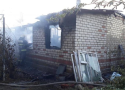 В Советском районе Астрахани горели три дома, есть пострадавшие