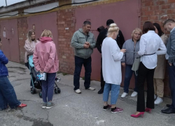 В Астрахани жильцы дома по улице Савушкина боятся, что их дом провалится под землю 